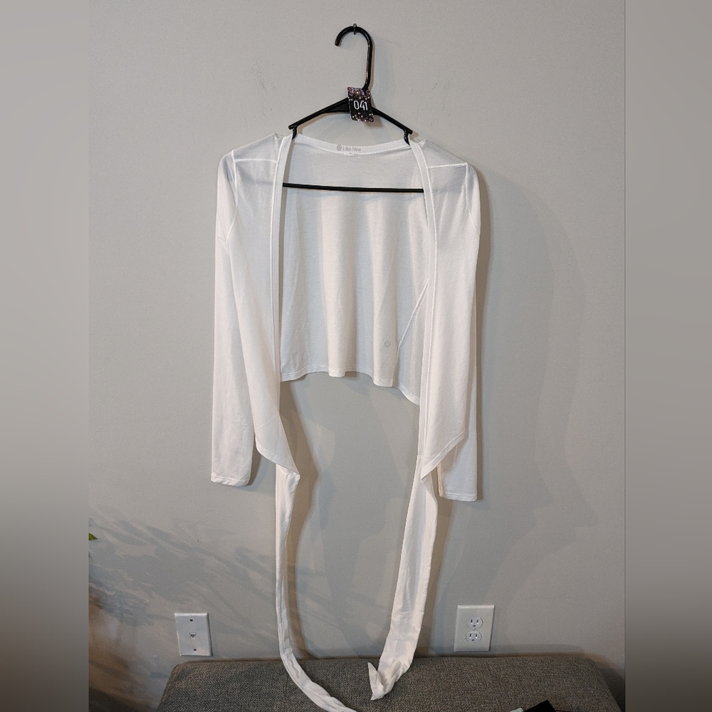 41. Lululemon Tie Long sleeve